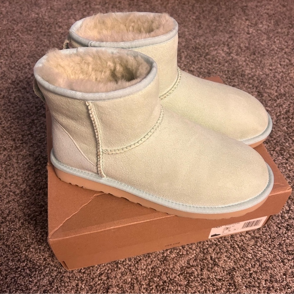 UGGS